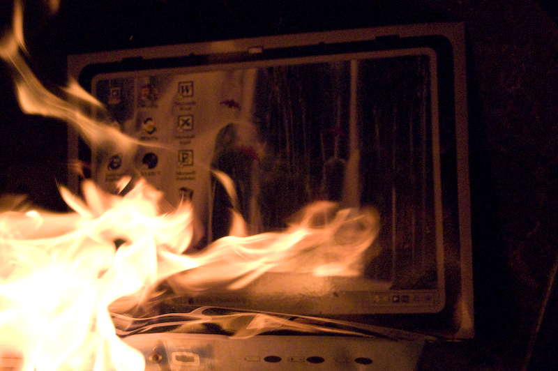 Illustration for article titled Notes: Chinese Funeral Gadgets Burning (Seriously)